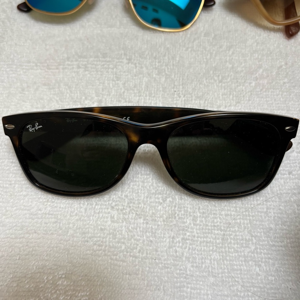 Ray-Ban Wayfarer in Tortoise. Size 55/18